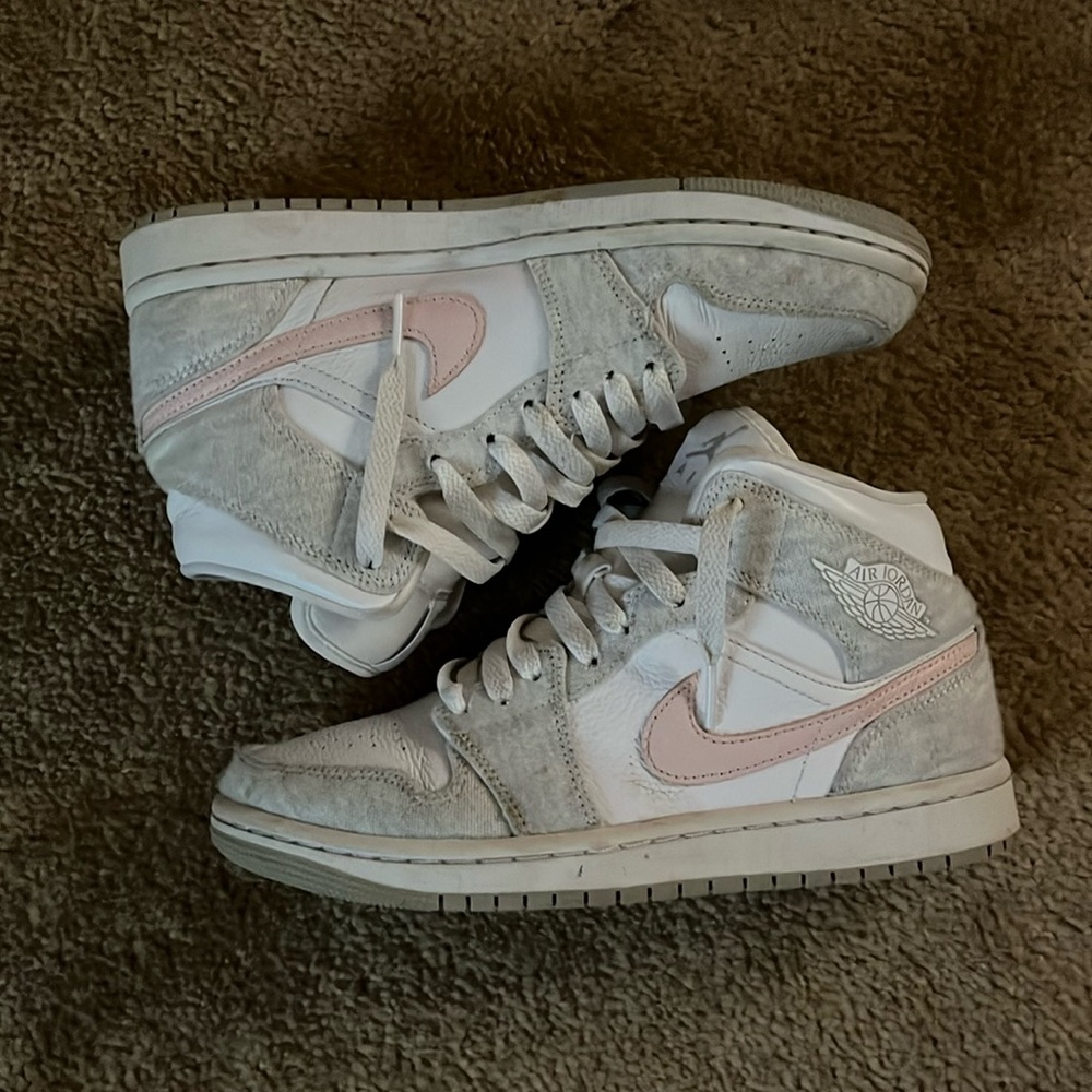 Pink and Gray Jordan 1’s